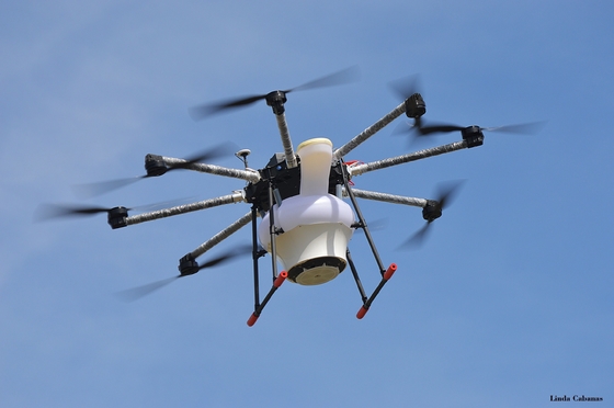 Drone de pulverização de pesticidas de cultivo de 4 eixos personalizado para energia de pesticidas remotos de 5L